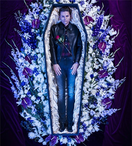 Sợ ăn mặc lôi thôi sau khi chết, đã có dịch vụ thời trang trong quan tài - Ảnh 5.