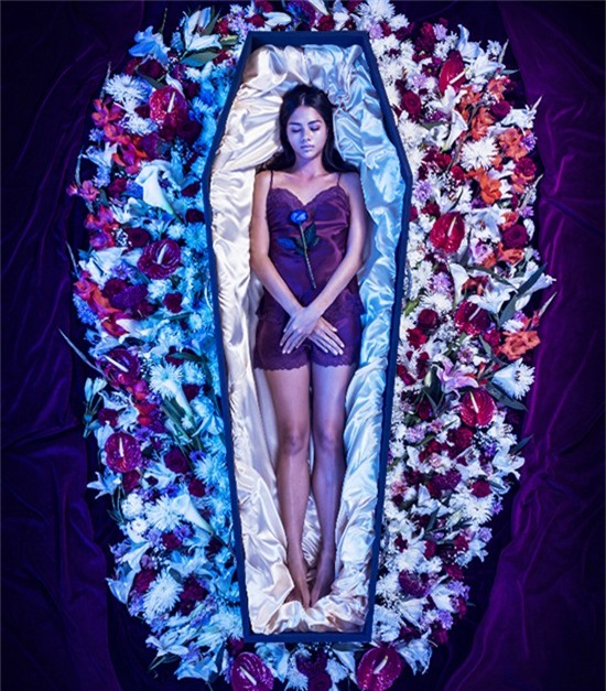 Sợ ăn mặc lôi thôi sau khi chết, đã có dịch vụ thời trang trong quan tài - Ảnh 7.