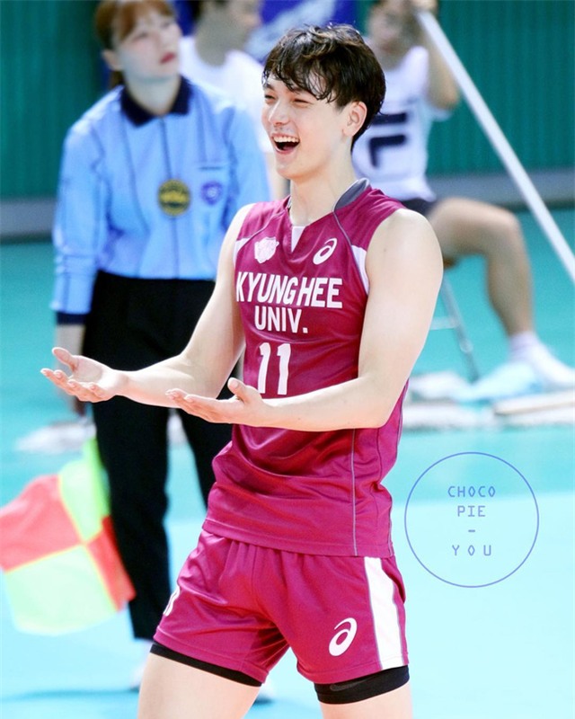 Giờ cầu thủ bóng chuyền cũng cứ phải đẹp trai như ca sĩ thế này mới được cơ! - Ảnh 18.