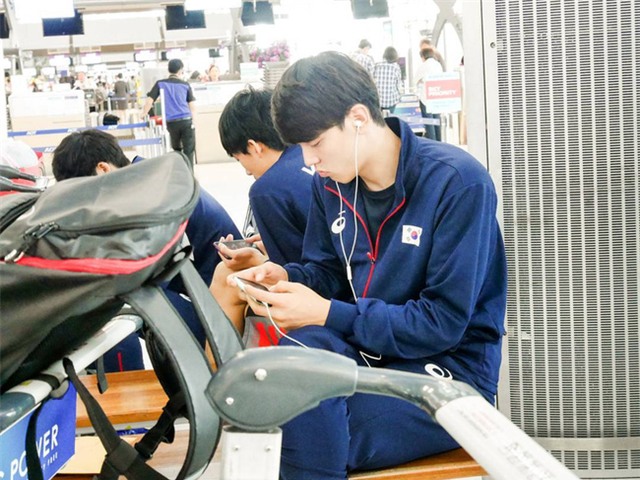 Giờ cầu thủ bóng chuyền cũng cứ phải đẹp trai như ca sĩ thế này mới được cơ! - Ảnh 19.