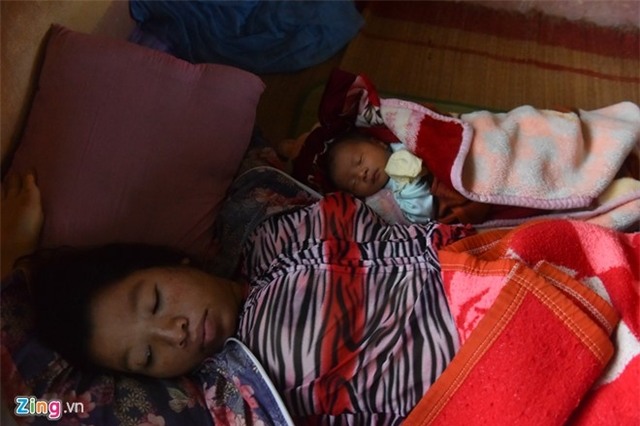 Om ban tho nguoi than chay lu hinh anh 6