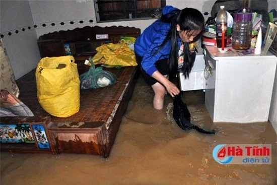 mưa lũ miền Trung, hình ảnh xót xa, hình ảnh mưa lũ, lũ lịch sử ở miền Trung