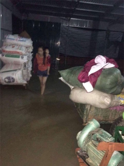 mưa lũ miền Trung, hình ảnh xót xa, hình ảnh mưa lũ, lũ lịch sử ở miền Trung