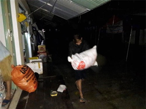 mưa lũ miền Trung, hình ảnh xót xa, hình ảnh mưa lũ, lũ lịch sử ở miền Trung