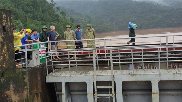 lũ lụt miền trung, ngập lụt miền trung, thủy điện xả lũ, thủy điện hố hô, xả lũ