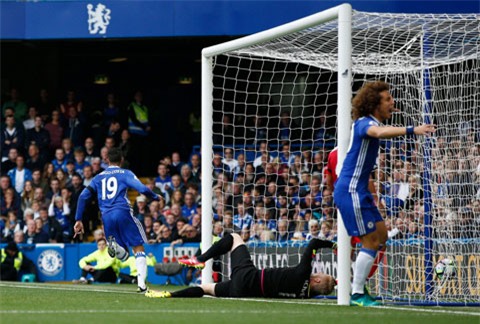 Costa là người mở điểm cho Chelsea ngay phút thứ 7