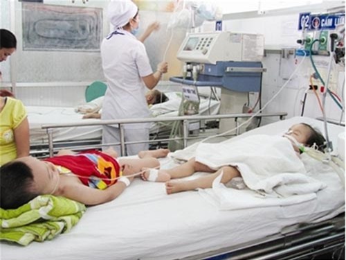 Nhà có trẻ nhỏ cần tránh bệnh này khi thời tiết giao mùa - Ảnh 3.