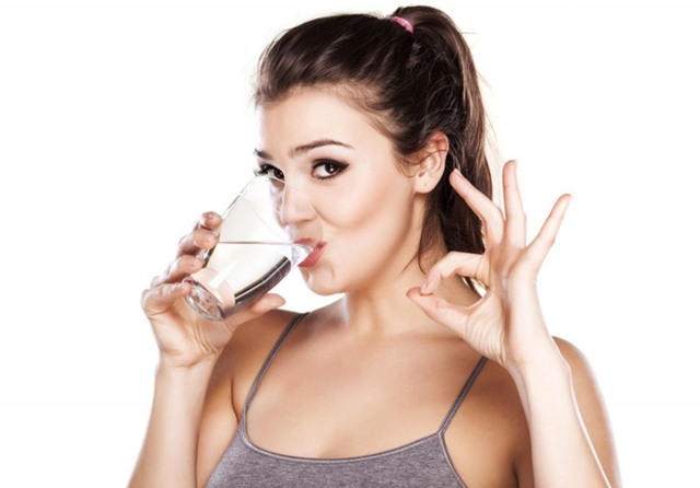 Tác dụng tuyệt vời của việc uống một cốc nước sau khi ngủ dậy - Ảnh 2.