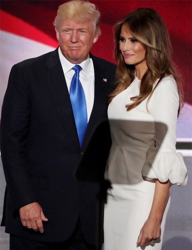 Trang phục Trump sờ soạng gây sốc mùa Halloween-5