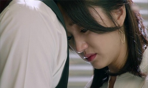 qua bao cho nguoi chong ra ngoai kiem con vi nghi vo vo sinh - 2