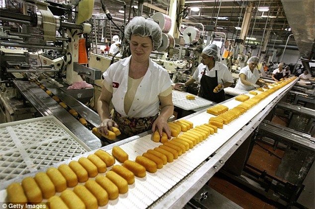 Ăn đồ ăn nhanh, bạn đang tiêu thụ cả hóa chất để sản xuất nhựa - Ảnh 3.