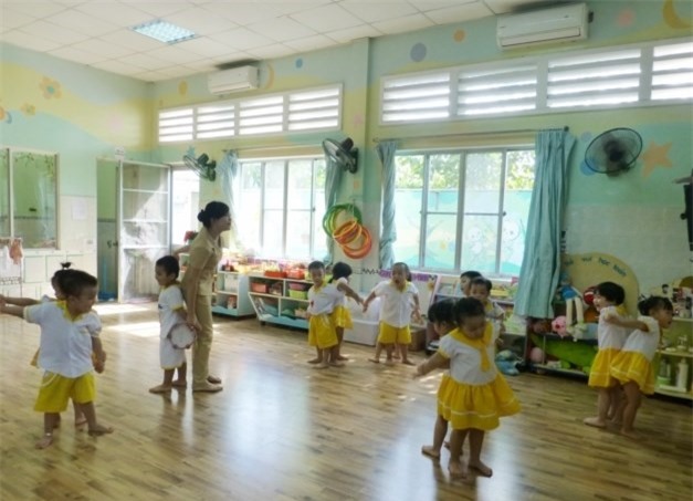 Giao vien mam non bo viec vi cham luong hinh anh 1