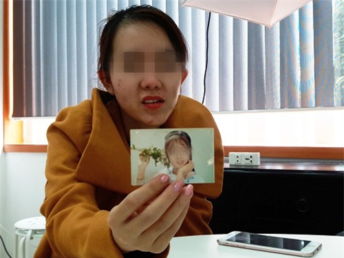 thieu-phu-mien-tay-hong-mui-sau-phau-thuat-thm-my-bi-chong-doa-bo