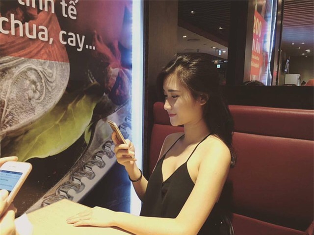 Tuyển thủ Việt Nam tặng quà đặc biệt ngày 20/10 cho bạn gái xinh đẹp - Ảnh 2.