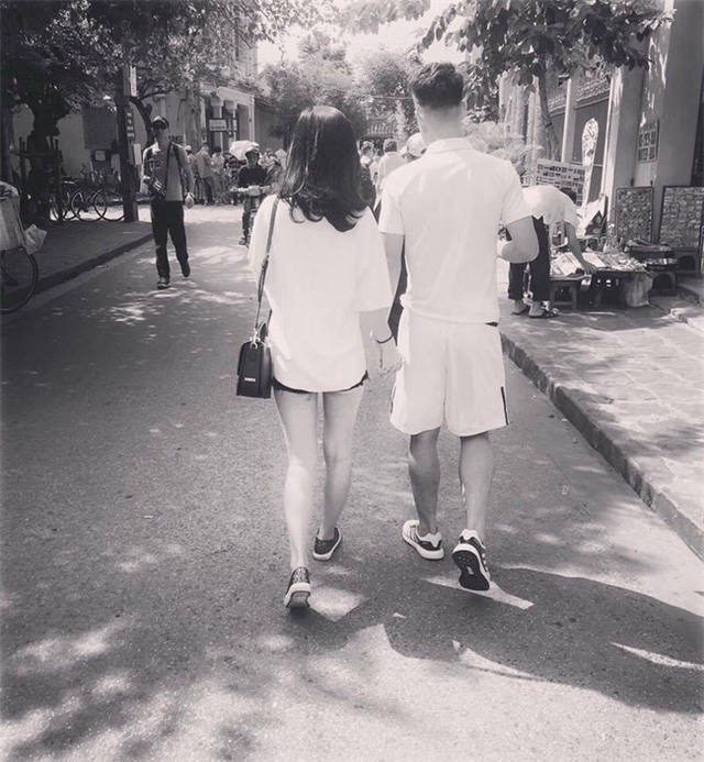 Tuyển thủ Việt Nam tặng quà đặc biệt ngày 20/10 cho bạn gái xinh đẹp - Ảnh 4.