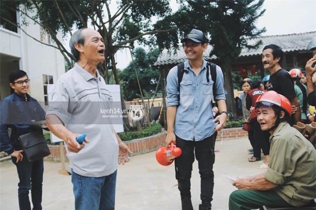 MC Phan Anh: Nhận lại những nụ cười, lời cảm ơn chân thành từ bà con, với tôi như vậy là quá đủ - Ảnh 1.
