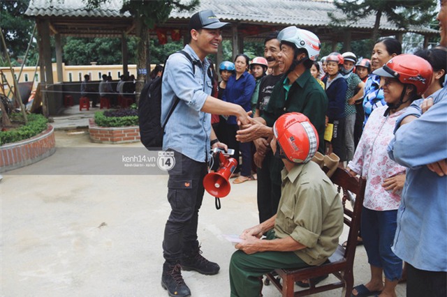 MC Phan Anh: Nhận lại những nụ cười, lời cảm ơn chân thành từ bà con, với tôi như vậy là quá đủ - Ảnh 4.