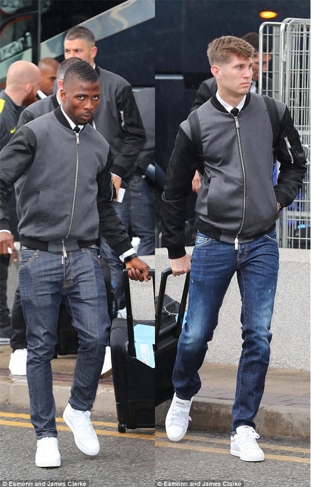 Pep cung hoc tro dien dong phuc sanh dieu den Barcelona hinh anh 10