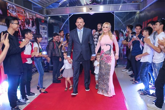 Dan sao Viet du tiec cung huyen thoai vo thuat My hinh anh 1