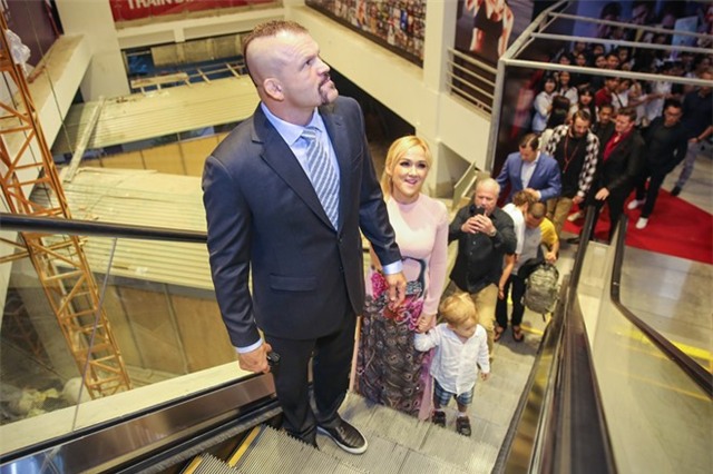 Dan sao Viet du tiec cung huyen thoai vo thuat My hinh anh 2