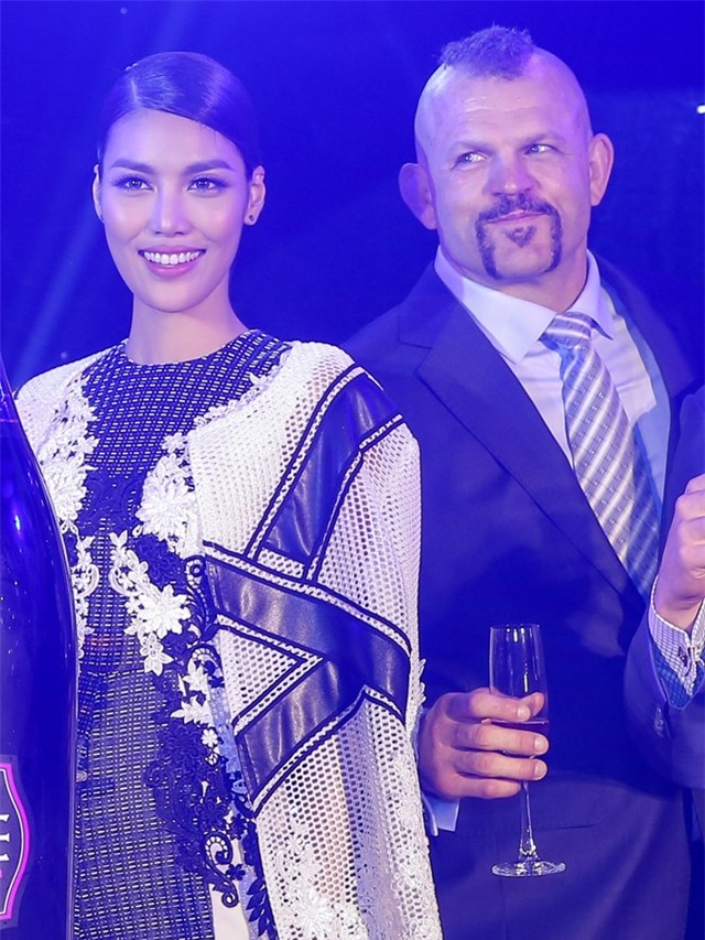 Dan sao Viet du tiec cung huyen thoai vo thuat My hinh anh 4