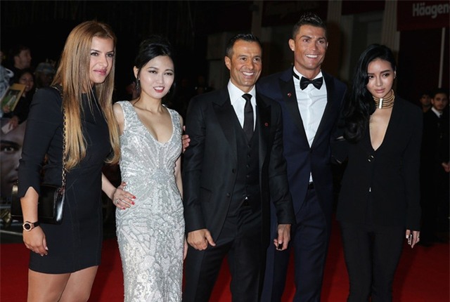 Ronaldo tuyển mộ con gái xinh như mộng của bạn thân - Ảnh 2.