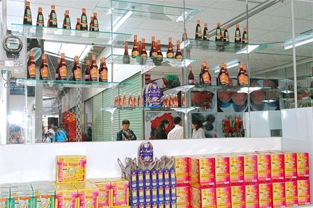 Nghe cong bo asen, khach doa tra nuoc mam cho doanh nghiep hinh anh 2