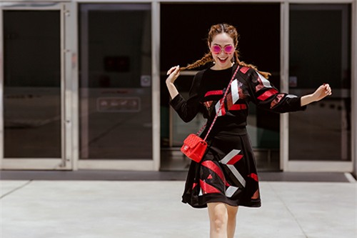 minh hang lai khien fan man nhan voi cach mix do dep mien che - 1