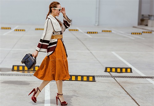 minh hang lai khien fan man nhan voi cach mix do dep mien che - 14