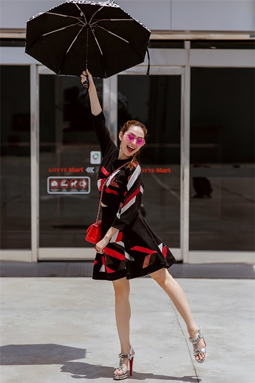 minh hang lai khien fan man nhan voi cach mix do dep mien che - 3