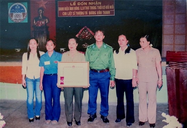 Giao vien bay tu nan la con cua nguoi phi cong anh hung hinh anh 1