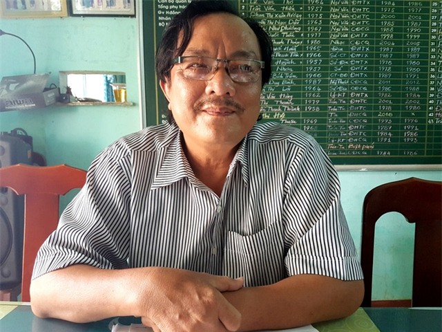 
Ông Đỗ Quang Chiếu - Hiệu trưởng Trường THCS Quang Trung trao đổi với PV.
