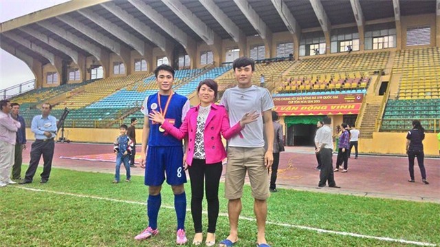Nước mắt chan đầy câu chuyện của hai Sao mai U19 Việt Nam - Ảnh 1.