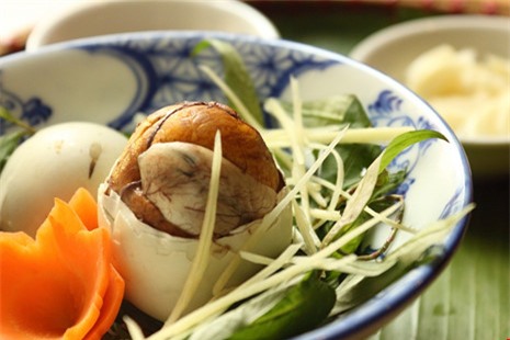5 điều bà nội trợ Việt phải nhớ khi cho cả nhà ăn trứng vịt lộn - Ảnh 1.