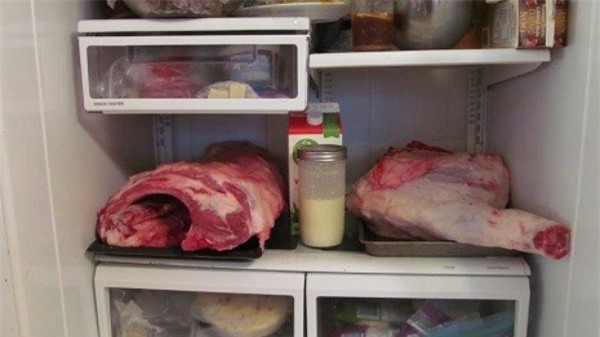 5 sai lầm khi tích trữ thịt trong tủ lạnh gây hại ngoài sức tưởng tượng - Ảnh 1.