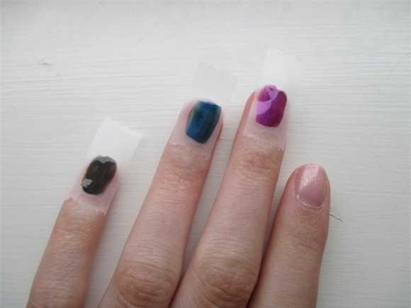 Sau thìa inox, băng dính trở thành công cụ makeup vừa rẻ vừa bền đẹp 0