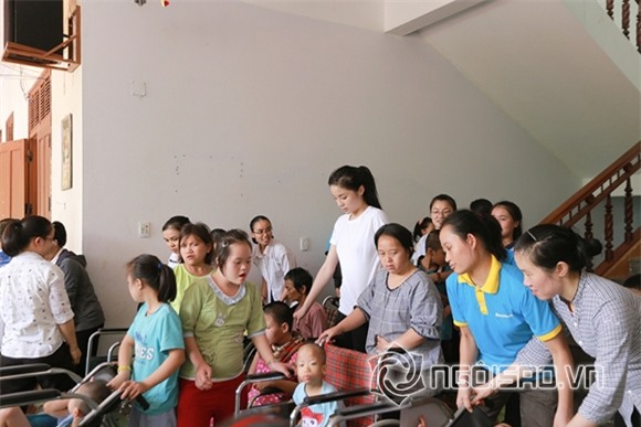 Hoa hậu Kỳ Duyên làm từ thiện 4