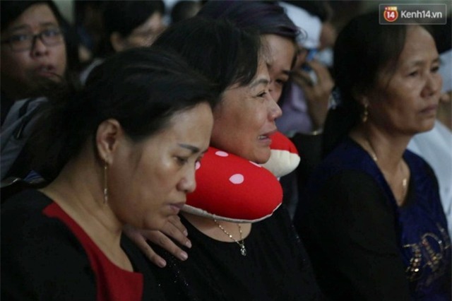 Người thân khóc nghẹn trong lễ tang các chiến sĩ phi công - Ảnh 14.
