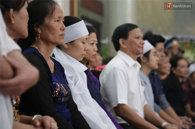 Người thân khóc nghẹn trong lễ tang các chiến sĩ phi công - Ảnh 15.