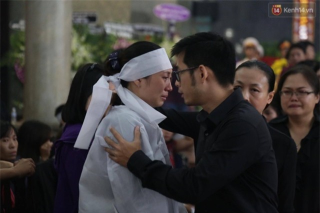 Người thân khóc nghẹn trong lễ tang các chiến sĩ phi công - Ảnh 16.