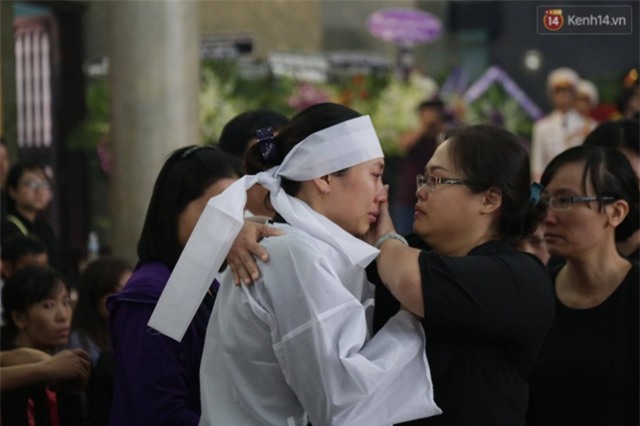 Người thân khóc nghẹn trong lễ tang các chiến sĩ phi công - Ảnh 17.