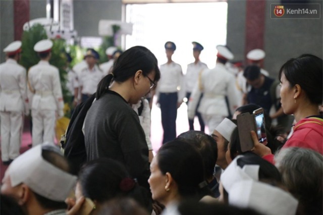 Người thân khóc nghẹn trong lễ tang các chiến sĩ phi công - Ảnh 20.