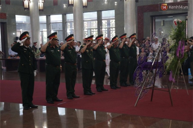 Người thân khóc nghẹn trong lễ tang các chiến sĩ phi công - Ảnh 23.