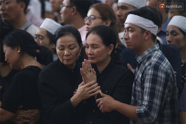 Người thân khóc nghẹn trong lễ tang các chiến sĩ phi công - Ảnh 8.