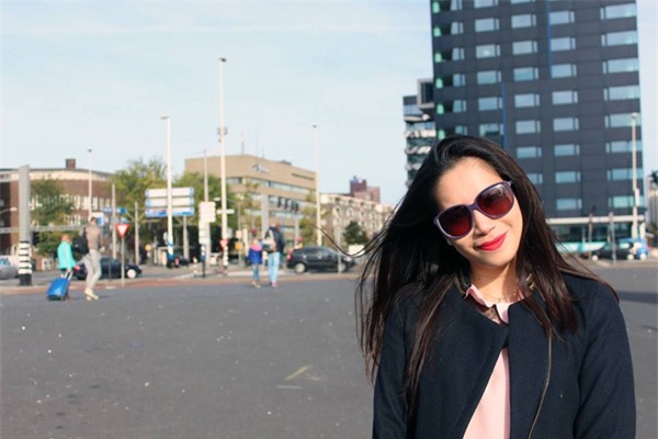 Những sự thật đắng lòng chát mề đằng sau màn “sống ảo” khoe quà 20/10 của chị em