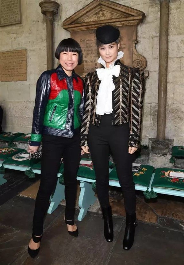 hồ ngọc hà đụng hàng