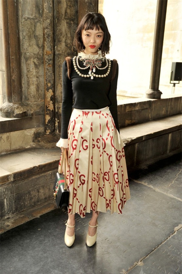 hồ ngọc hà đụng hàng