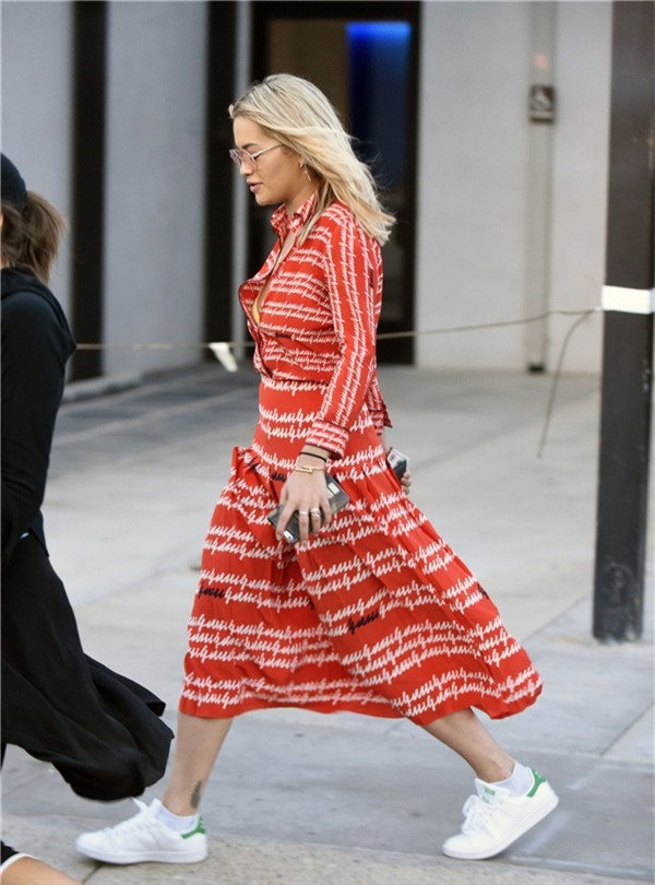 hồ ngọc hà dụng hàng