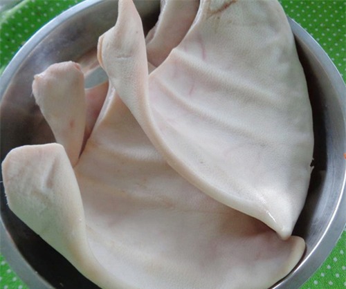 Cach lam nom tai heo xoai xanh gion ngon san sat