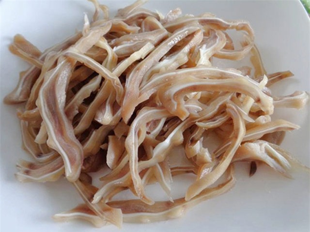 Cach lam nom tai heo xoai xanh gion ngon san sat